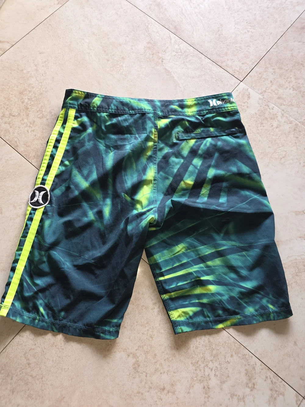 Hurley men swim